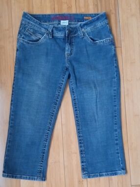 Hydraulic Super Low Metro Capri Pants in Classic Blue. Size 9/10.